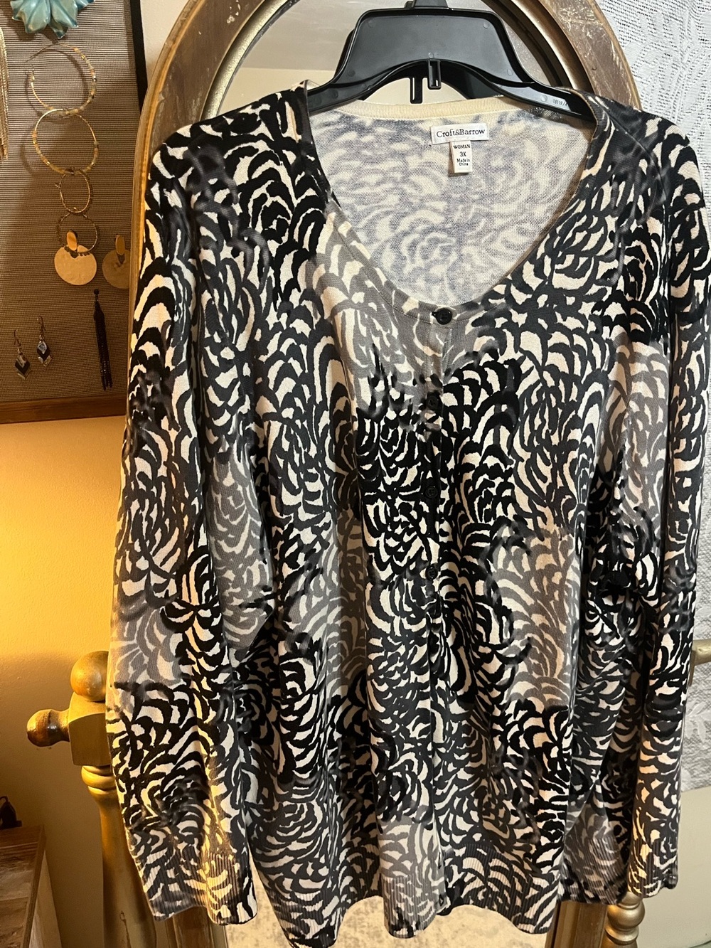 croft & barrow Black and White Floral-Pattern Long Sleeve Top